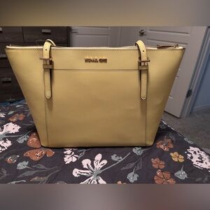 NWT Michael Kors Ciara Small Tote - Sunshine ☀️